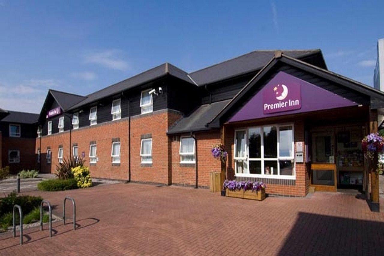 Premier Inn Swansea North Morriston Exteriör bild