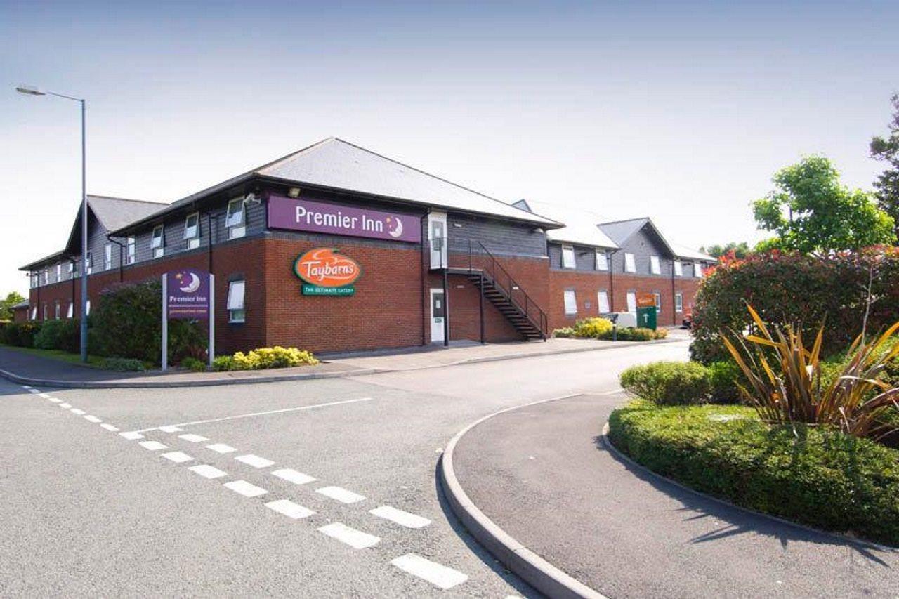 Premier Inn Swansea North Morriston Exteriör bild