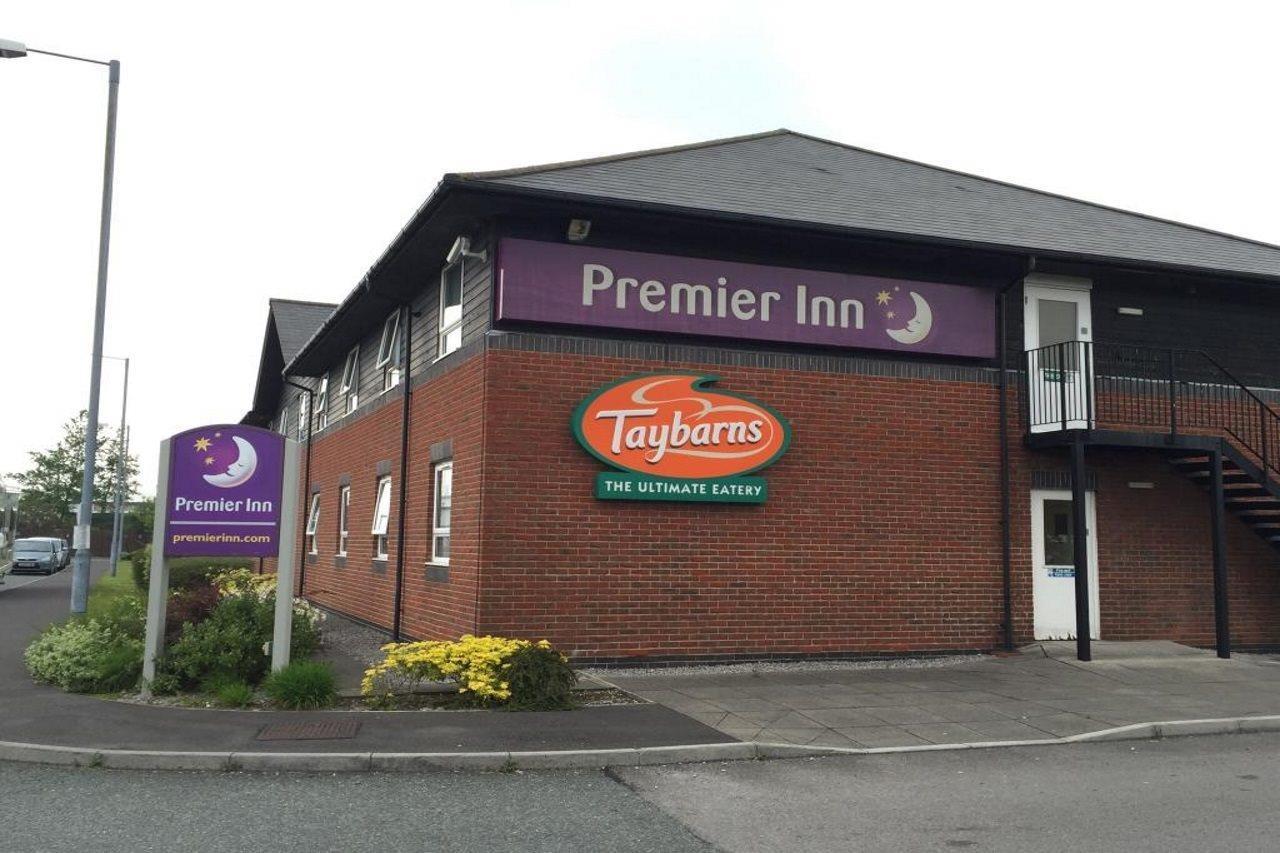 Premier Inn Swansea North Morriston Exteriör bild