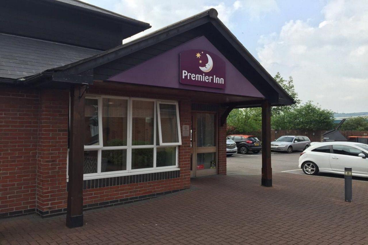 Premier Inn Swansea North Morriston Exteriör bild