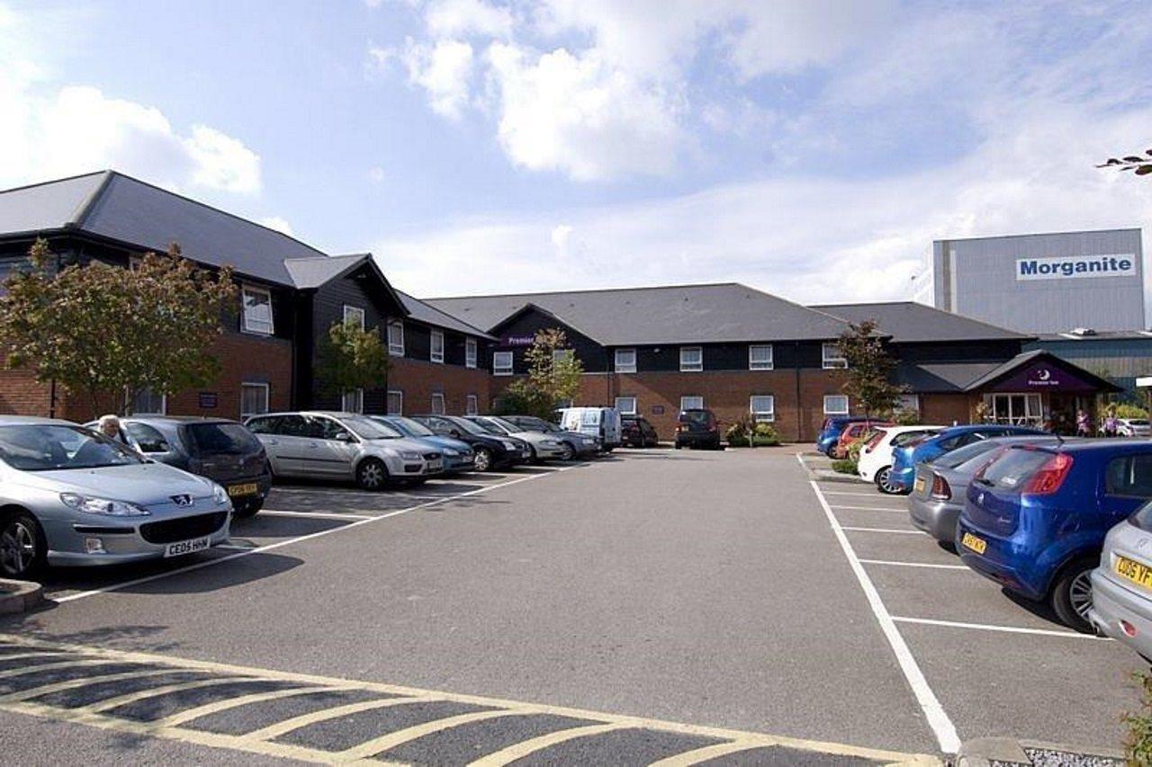 Premier Inn Swansea North Morriston Exteriör bild